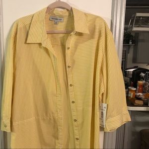 Button up blouse. NWT. Smoke free home